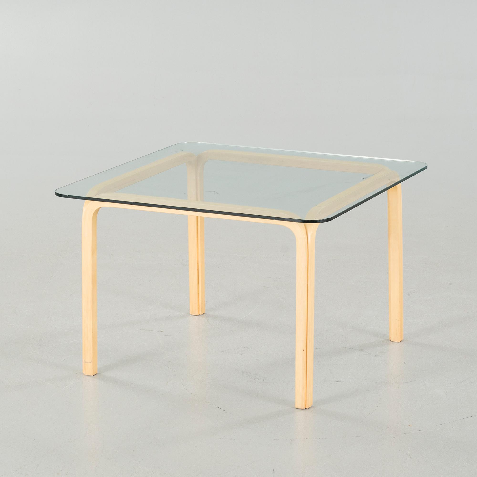 ALVAR AALTO, soffbord, "Y805B", modell formgiven 1946.