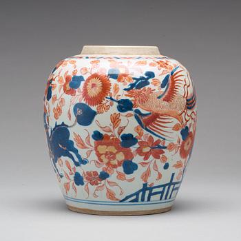 An imari jar, Qing dynasty, Kangxi (1662-1722).