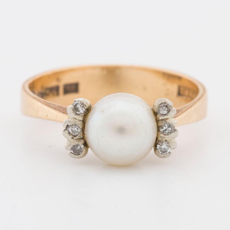 Ring with cultured akoya pearl and single-cut diamonds 0.06 cts. Stirgert för Heribert Engelbert.