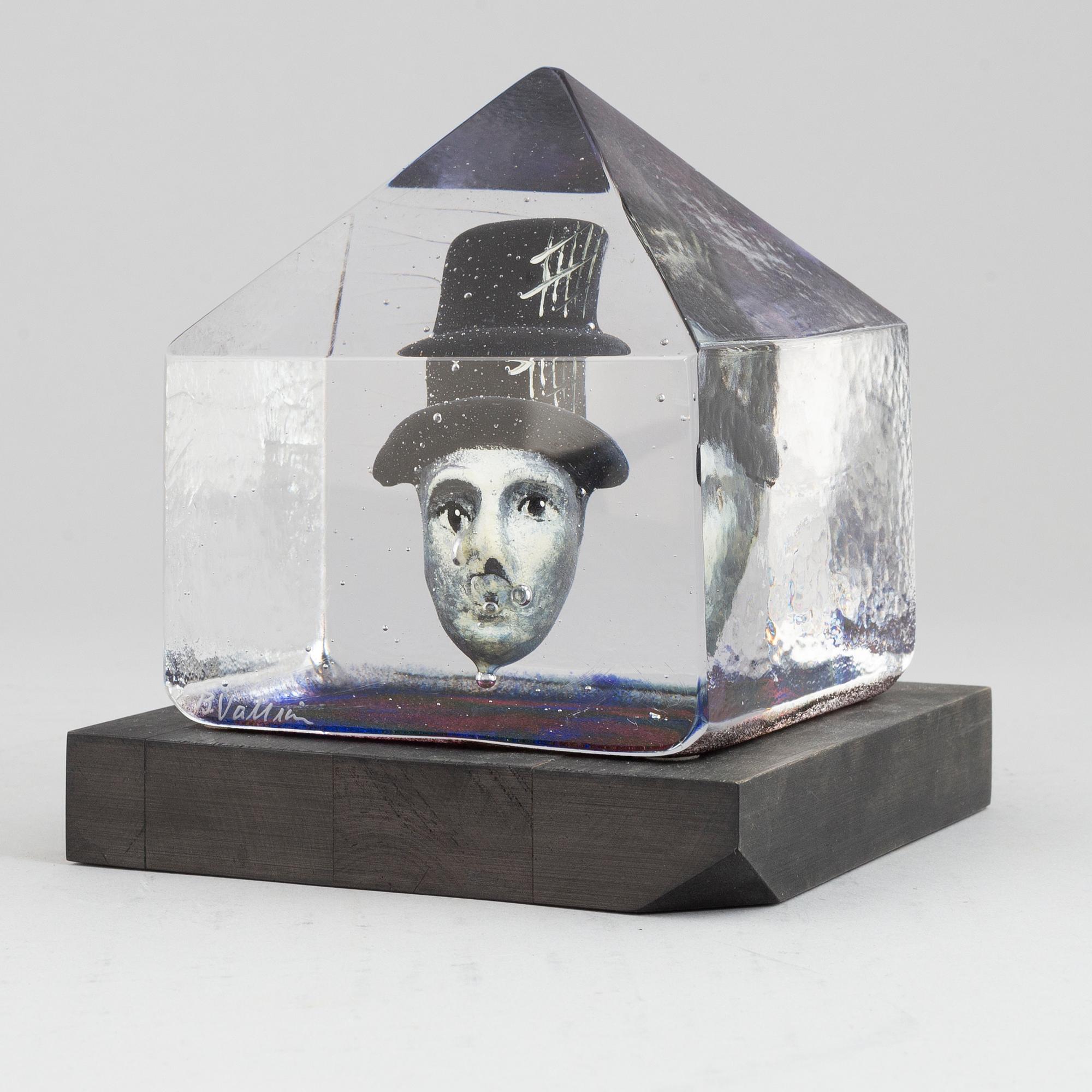 Bertil Vallien, a glass sculpture, numbered 8BV ATT 019005/1000, and signed  B. Vallien.