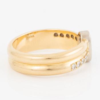 Ring, 18K gold with brilliant-cut diamonds.