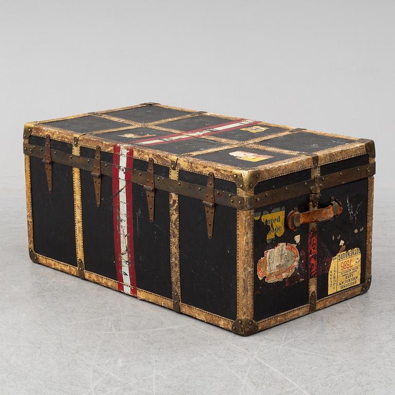 TRUNK, John Cattnach, New York, early 20th century. Signed with label.