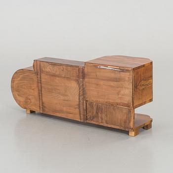 A SIDEBOARD FROM THE MIDDLE OF 20TH CENTURY.