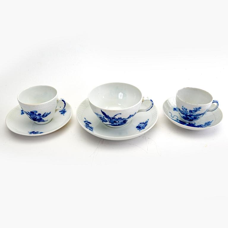 A 63 pcs Blå Blomst service from Royal Copenhagen later part of the 20th century.