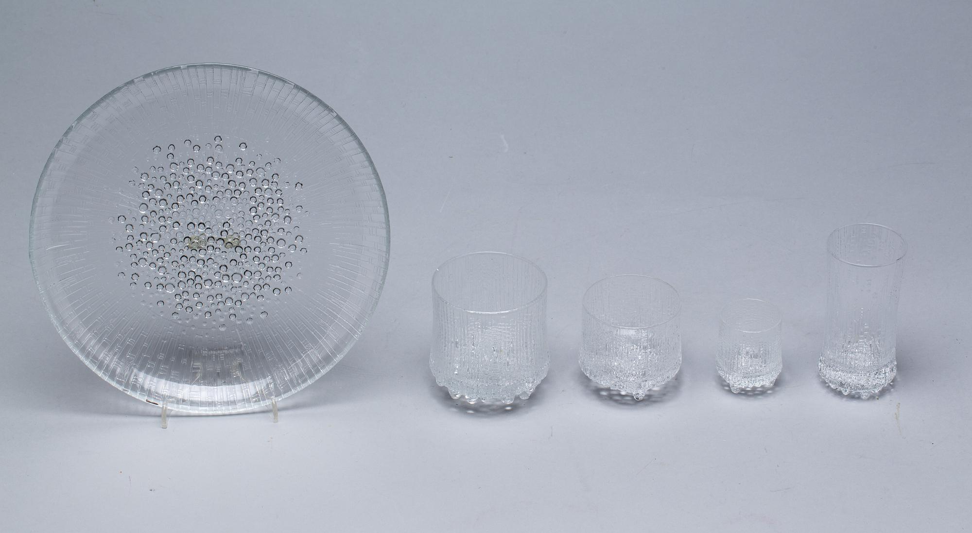 SERVIS, glas, 44 delar, "Ultima Thule" formgiven av Tapio Wirkkala för Iittala, Finland. 1900-talets mitt.