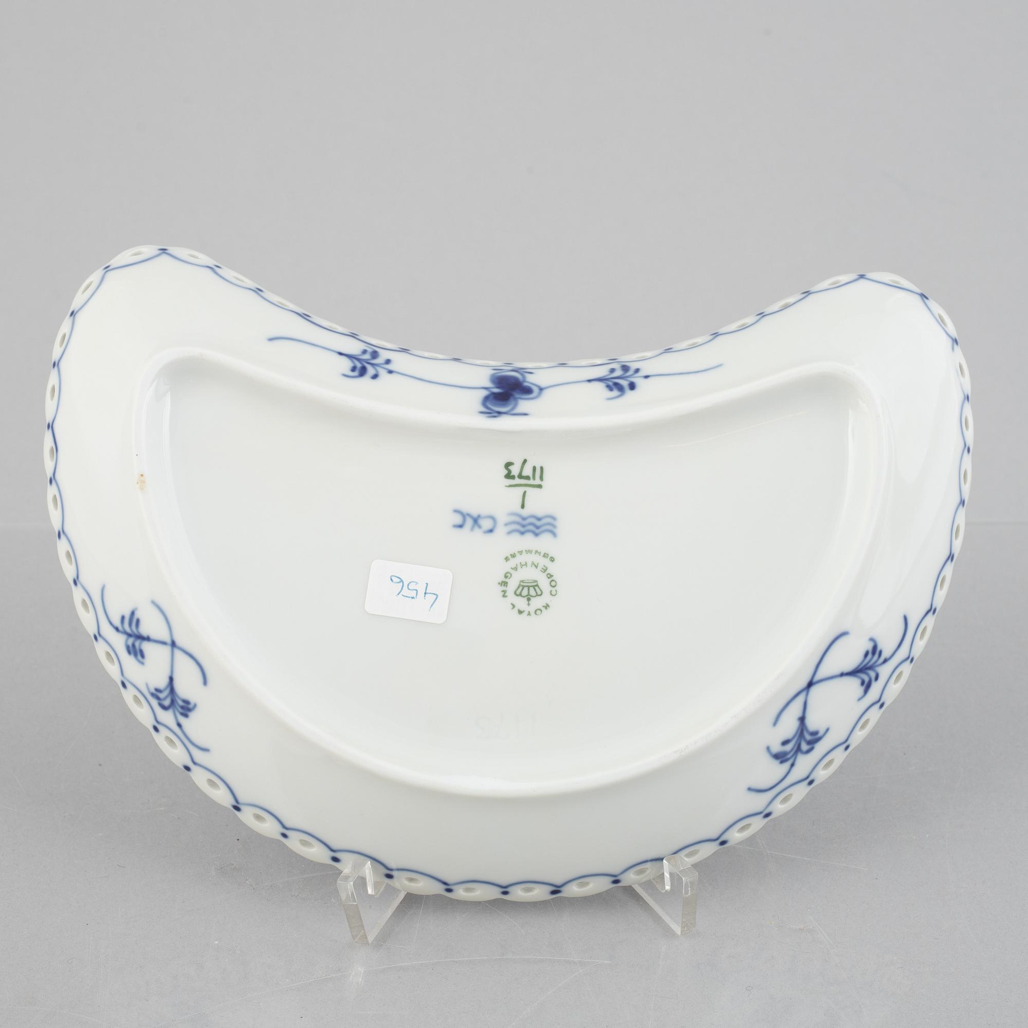Fat, porslin, Royal Copenhagen, "Musselmalet helblond", modell 1173, 1974-78.