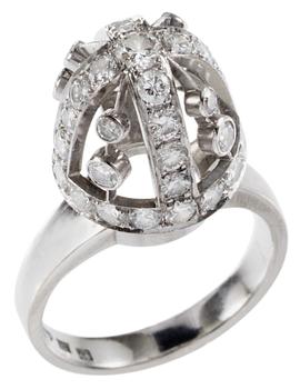 1162. A Sigurd Persson 18 k white gold and brilliant cut diamonds ring by Furnia, Stockholm 1960.