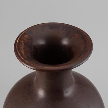 GUNNAR NYLUND, a stoneware vase, Rörstrand, Sweden 1950-60's.