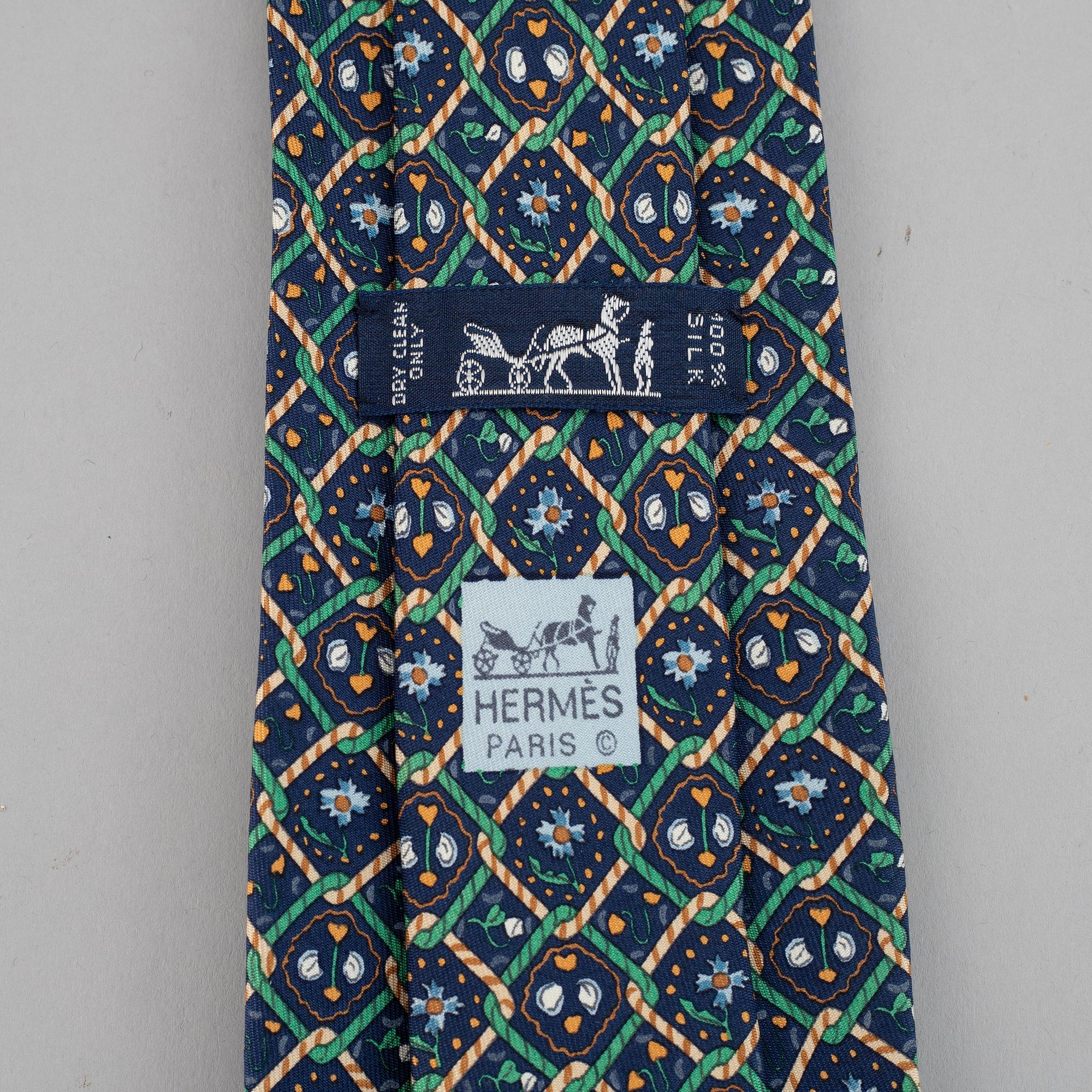 Hermès, 3 silk ties.