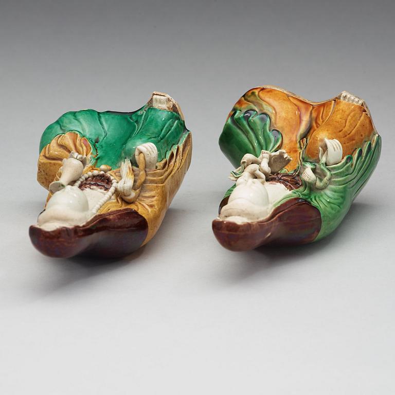 FIGURINER, två stycken, porslin. Qingdynastin, Kangxi (1662-1722).
