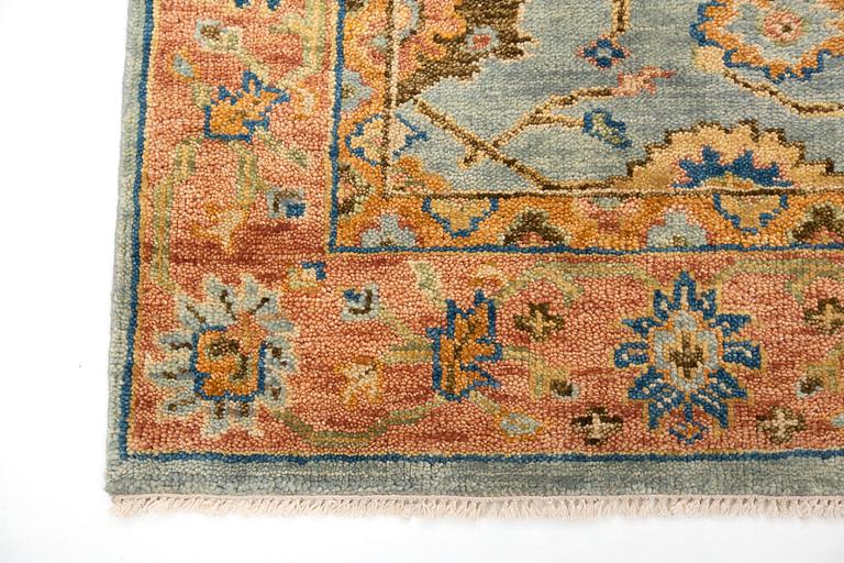A carpet, Heriz Design, ca 303 x 242 cm.