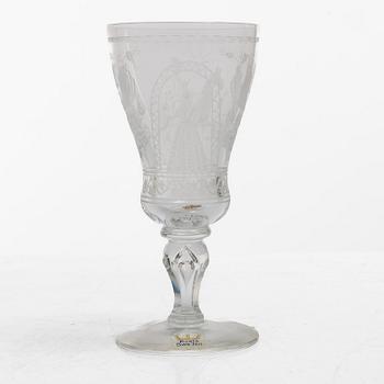 Vicke Lindstrand, a 23 piece "Dalecarlia" glass service, Kosta Boda.