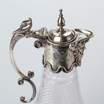 VINKARAFFER, ett par, 1800-talets slut, nysilver och slipat glas.