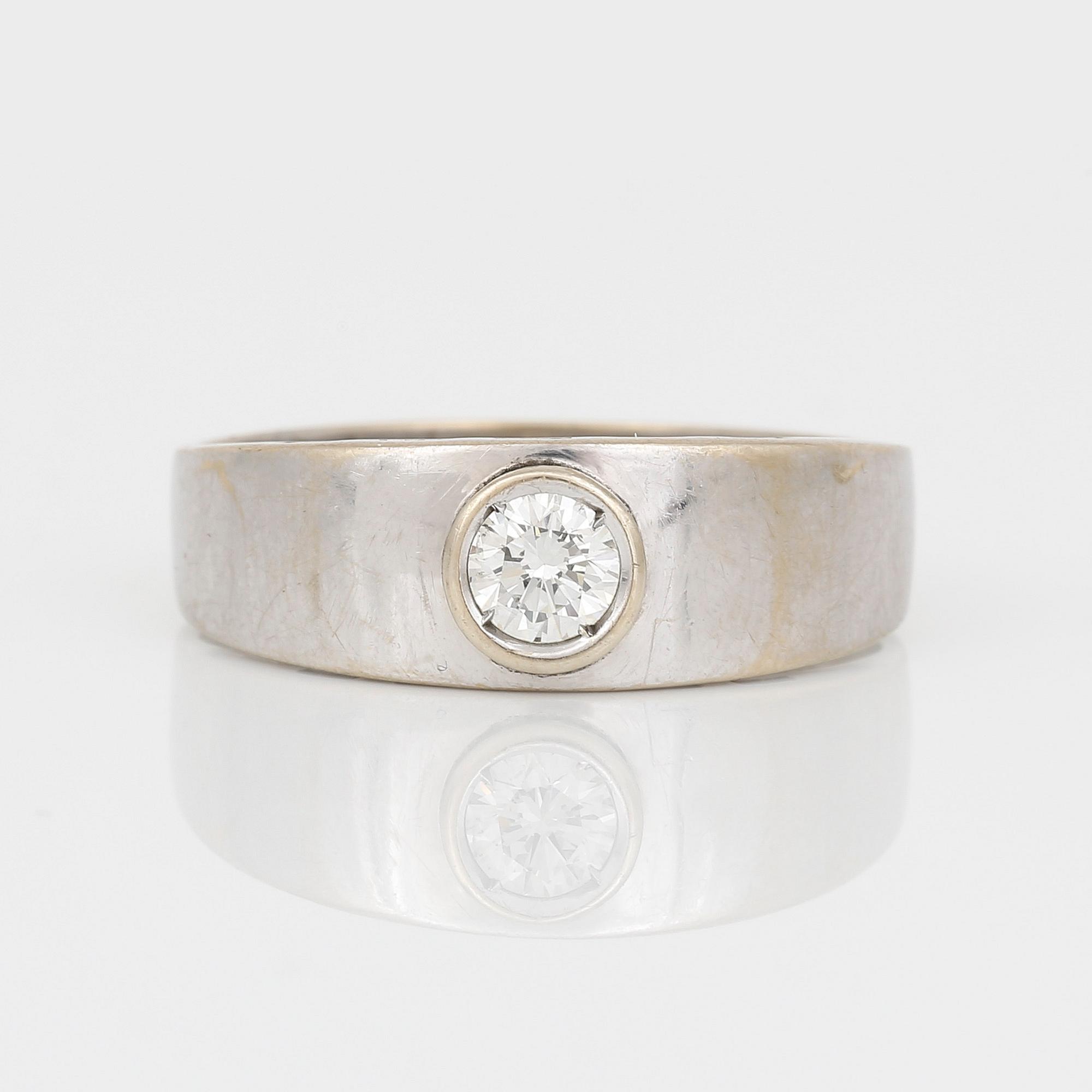 RING, 18K vitguld med briljantslipad diamant, 0,48 ct. Total vikt ca 6,43 g.