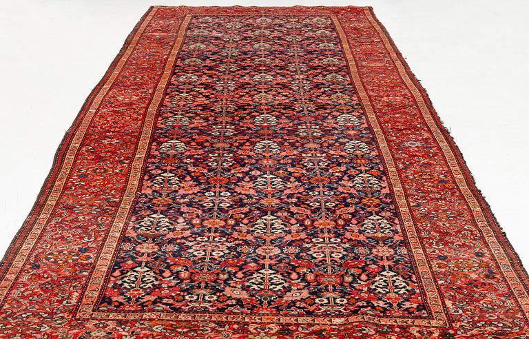 A Farahan carpet, c. 520 x 205 cm.