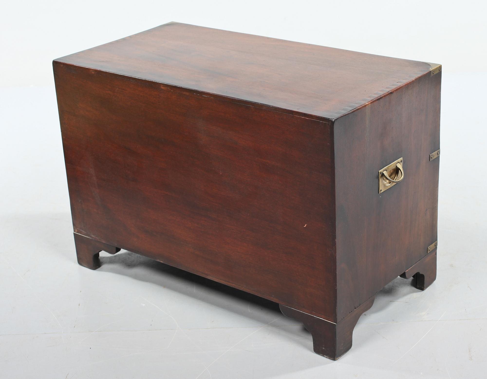 BYRÅ, engelsk-stil, 1900-talets andra hälft.