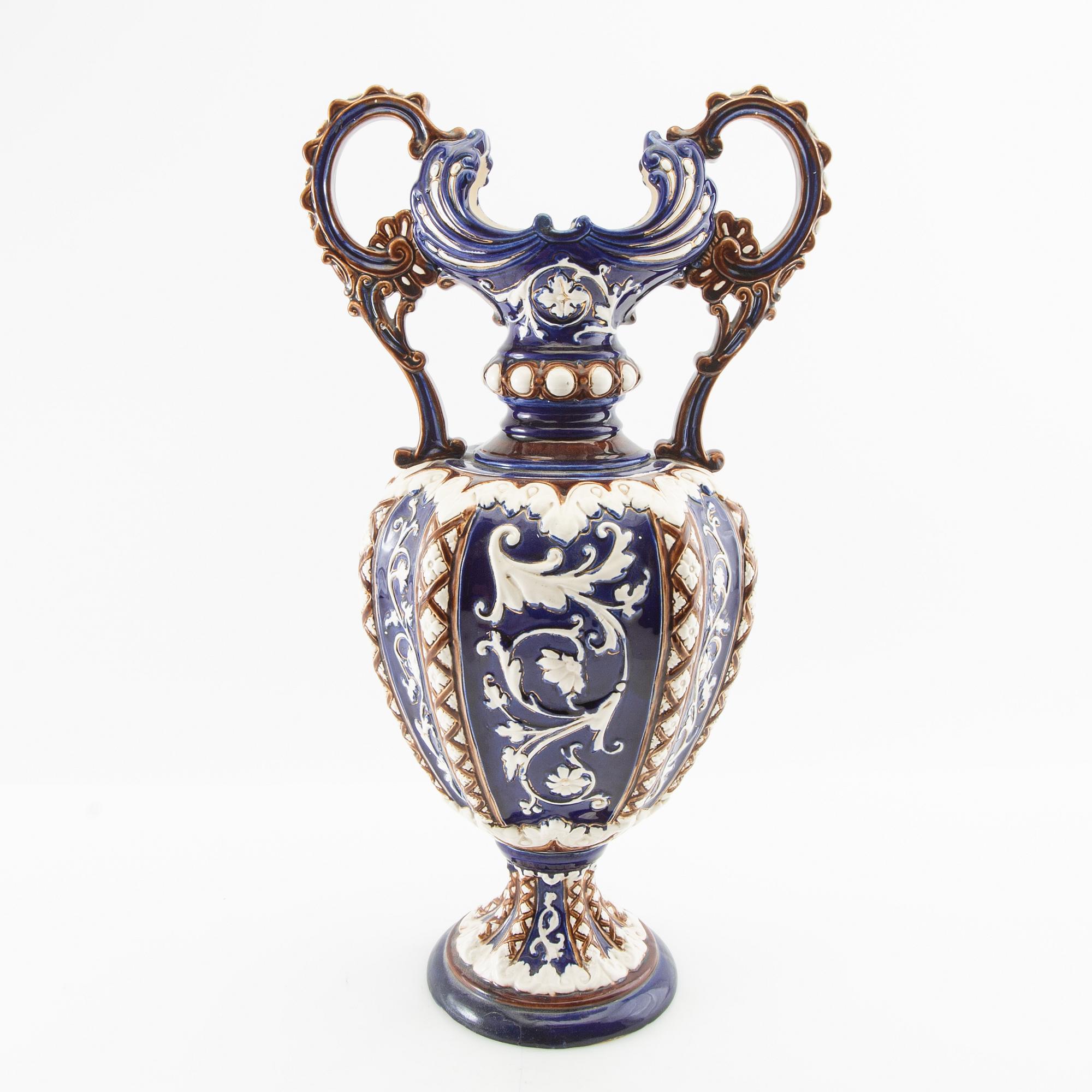 Urna/Vas Brothers Urbach Tjeckien omkring 1900 majolika.