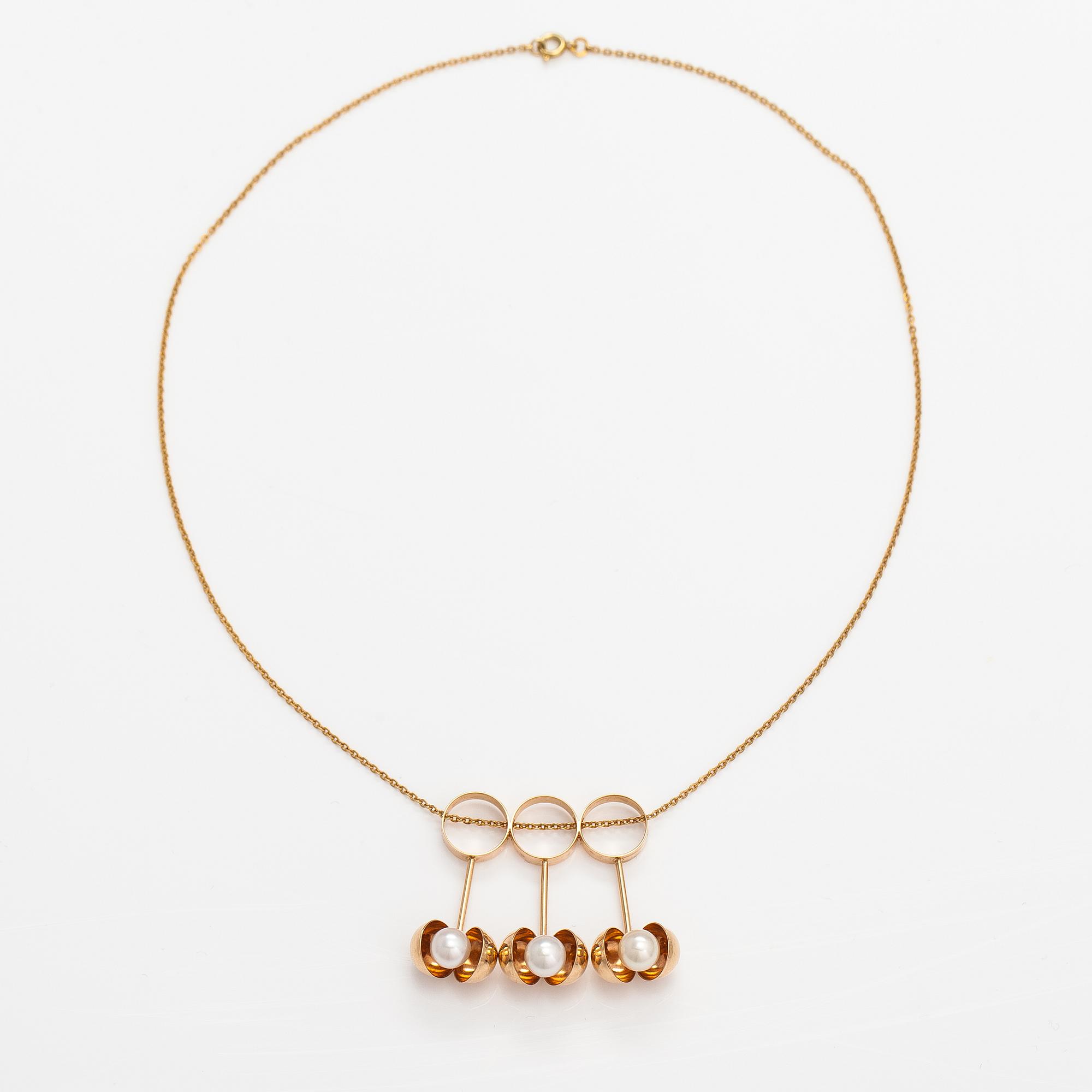 Olli Auvinen, A 14K gold and cultured pearls necklace. Westerback, Helsinki 1967.