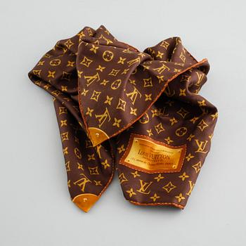 SCARF, Louis Vuitton.