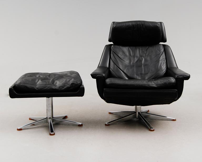 FÅTÖLJ SAMT FOTPALL, "Model 802", Werner Langenfeld, ESA Møbelværk, Danmark, 1900-talets andra hälft.