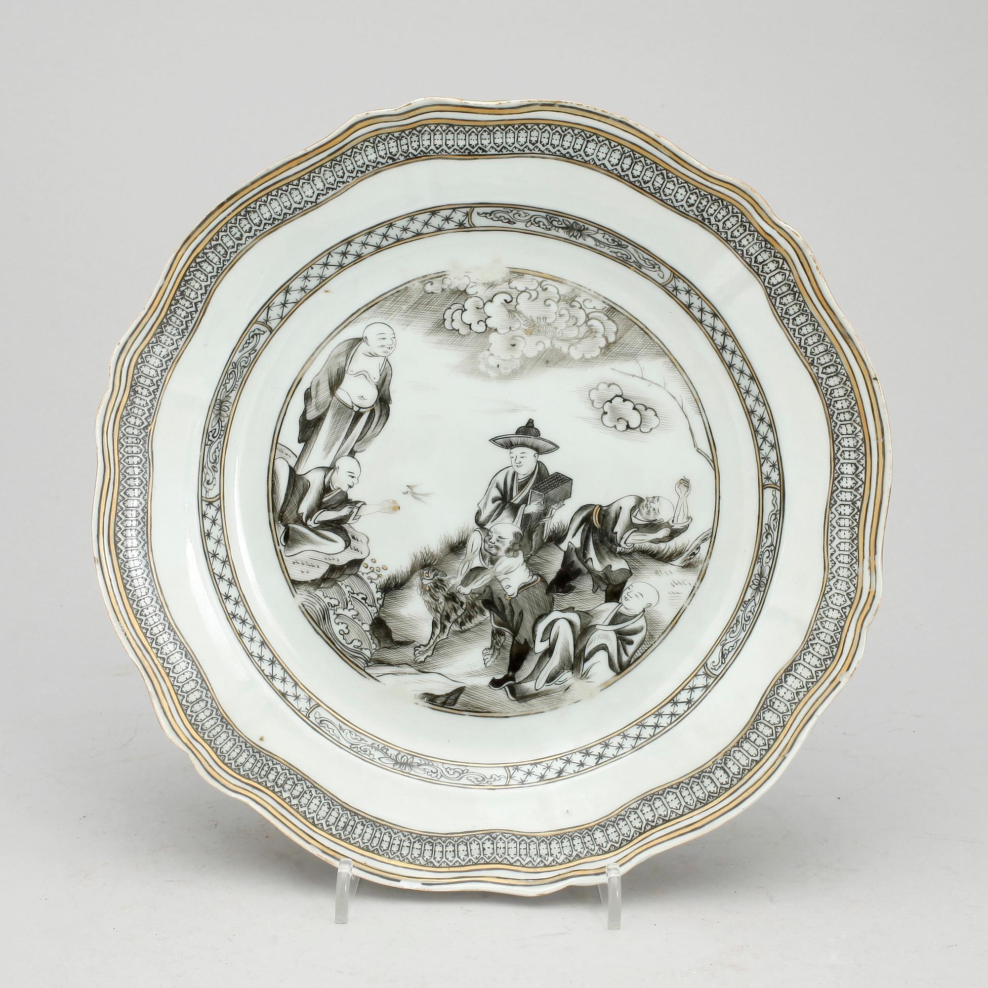 TALLRIK, porslin, Qianlong, (1736-95) senare grisailledekor.