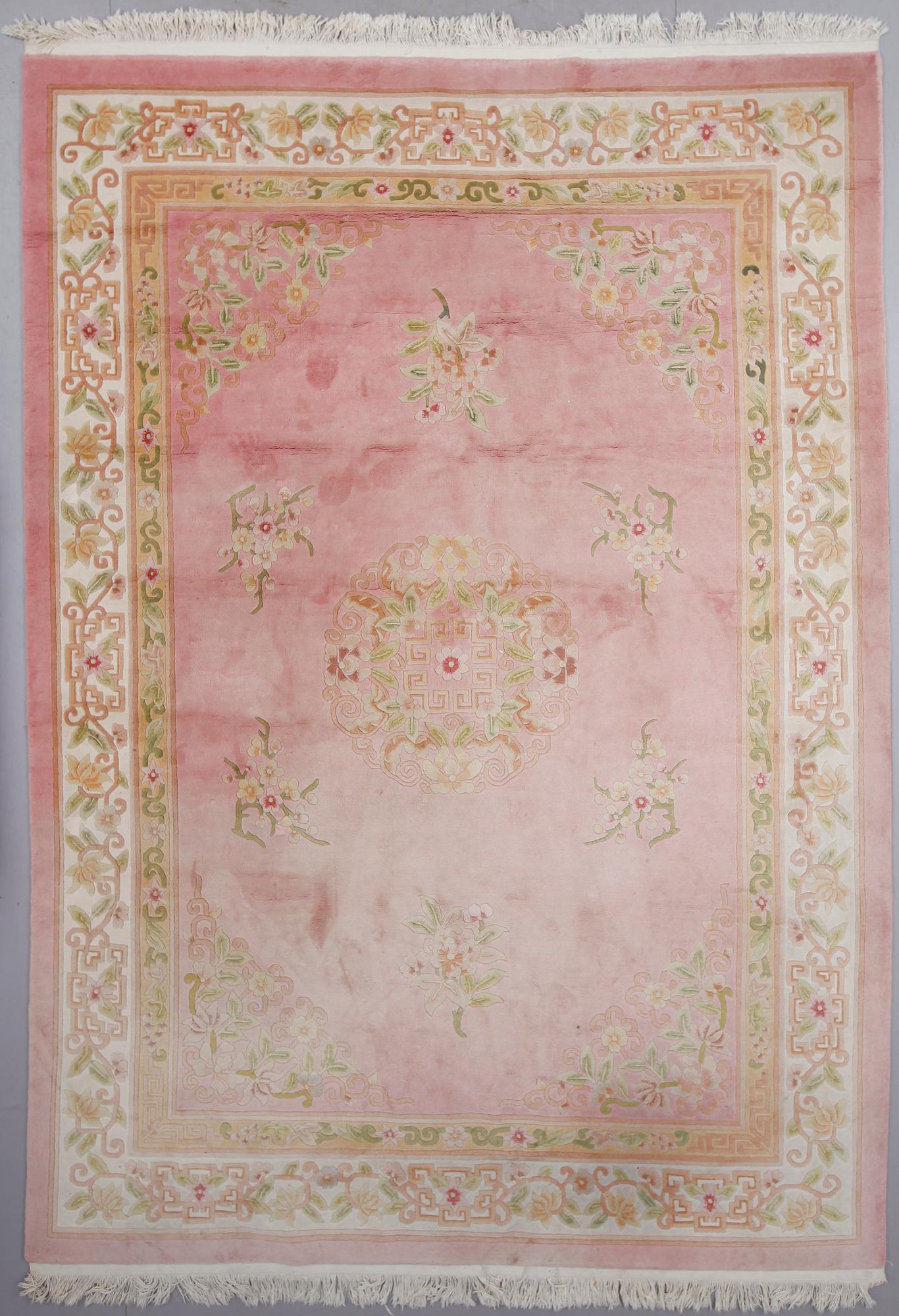 MATTA, Kina, ca 337 x 244 cm.