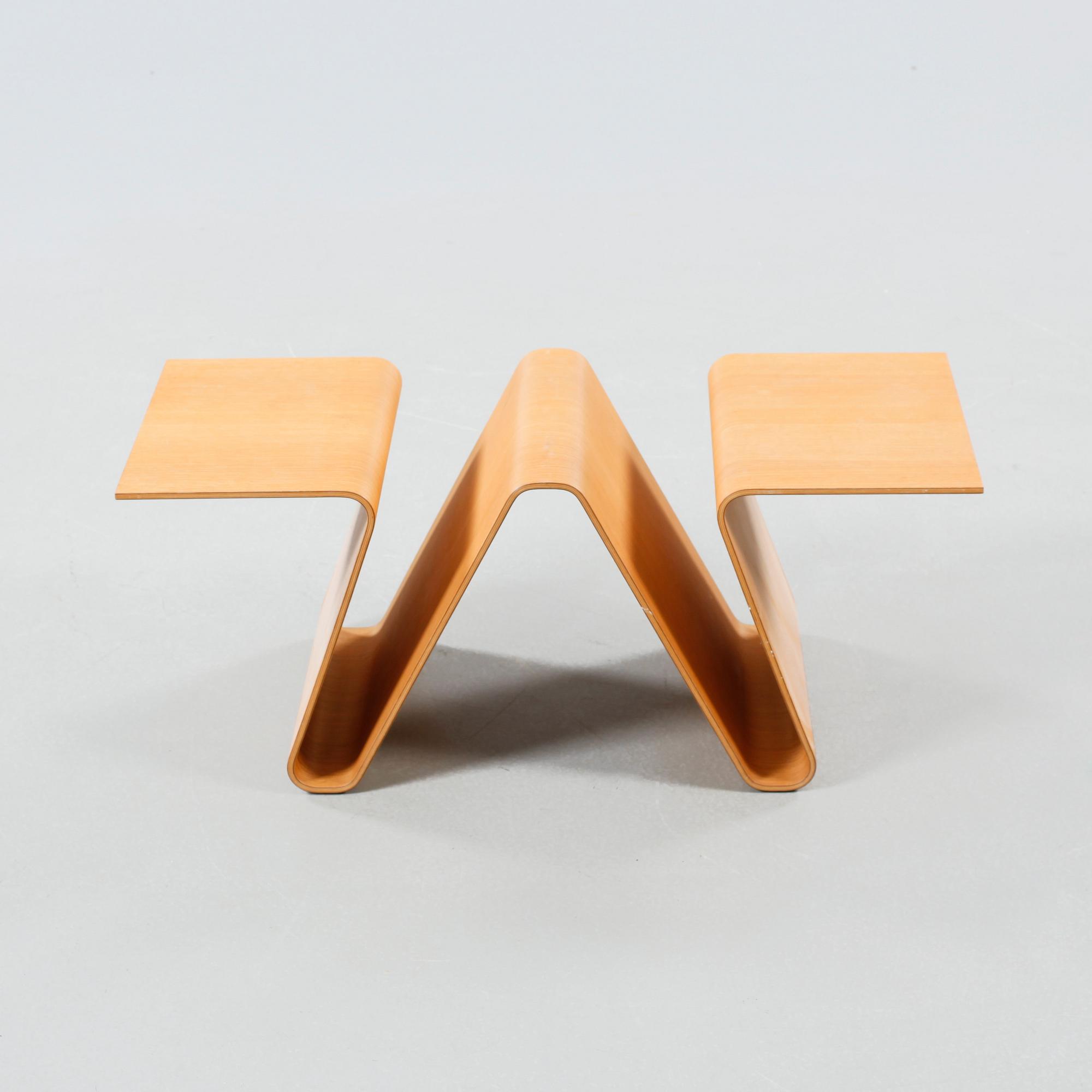 TIDNINGSSTÄLL, "Papermaster", Norway says för Swedese, formgivet 2002.