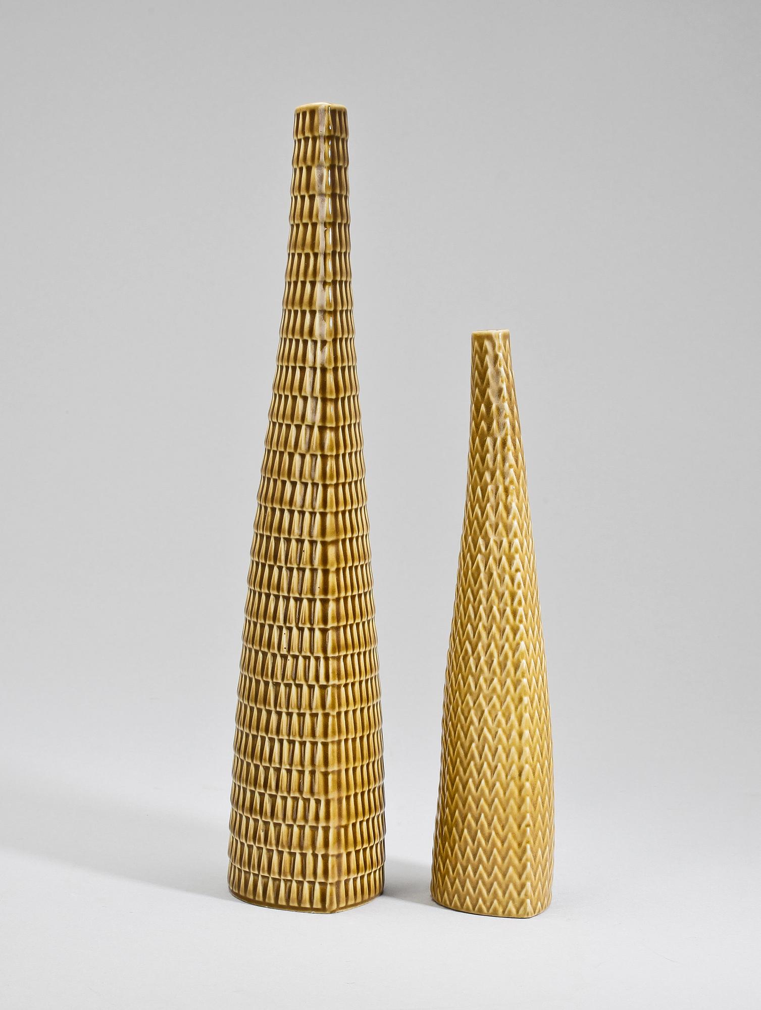 VASER, 2 st, stengods, "Reptil" Stig Lindberg, Gustavsberg.