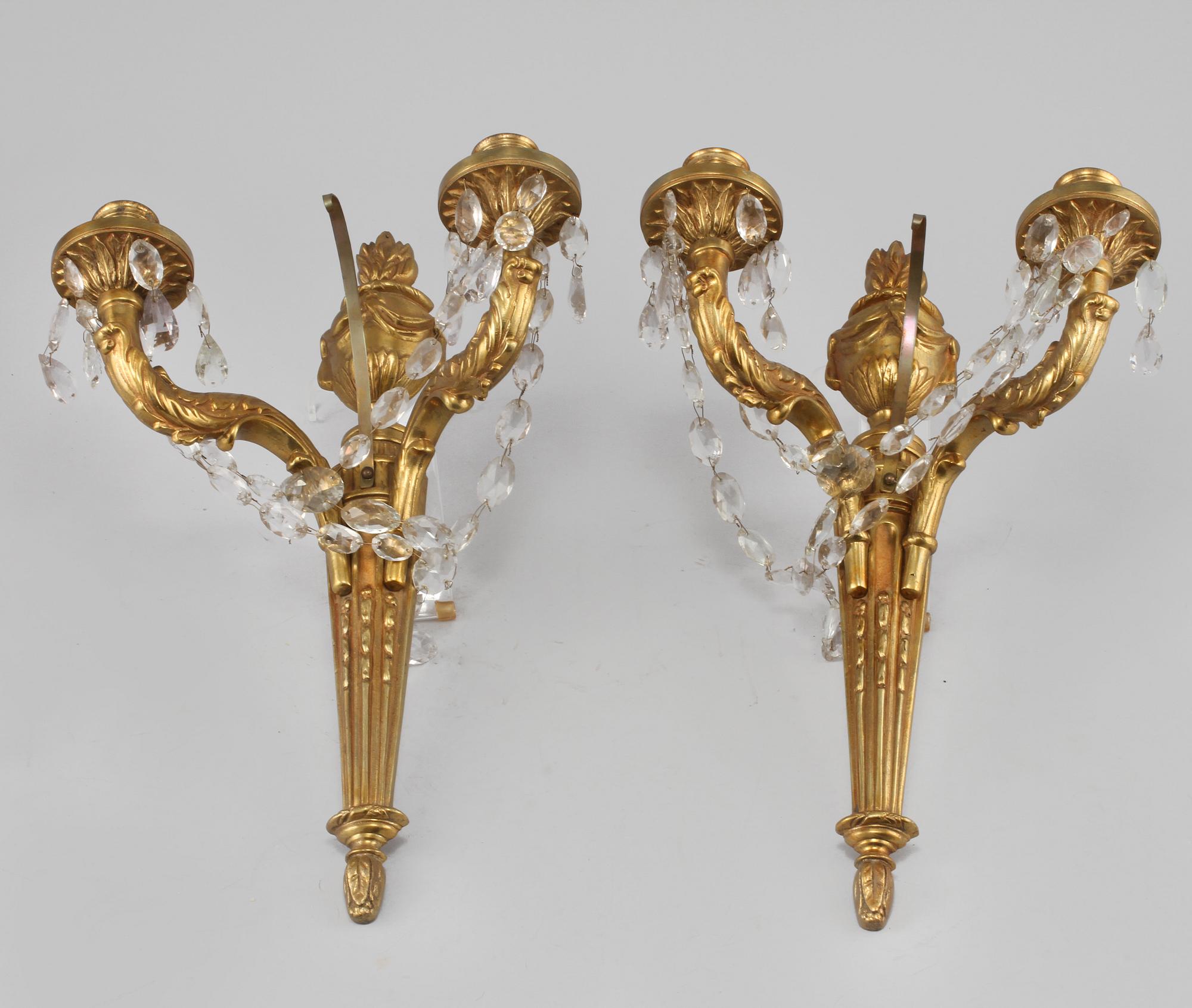 VÄGGLYSTRAR, ett par, omkring 1900-talets mitt.