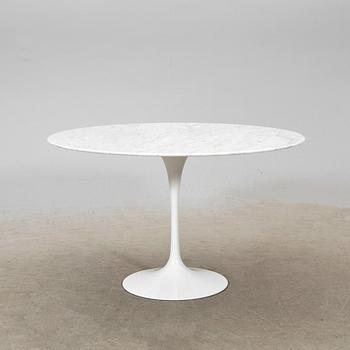 Eero Saarinen, a marble 'Tulip' dining table for Knoll International.