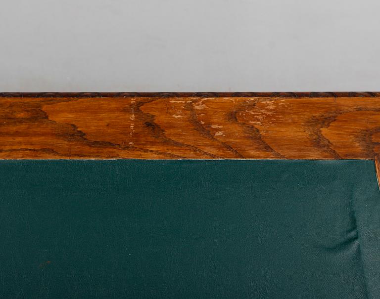 SKRIVBORD, ek, barockstil, 1900-talets första hälft.