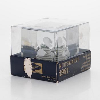 Oiva Toikka, an annual glass cube, signed Oiva Toikka Nuutajärvi 1981 and numbered 227/1000.