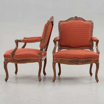 KARMSTOLAR, ett par. 1700-talets mitt Louis XV.