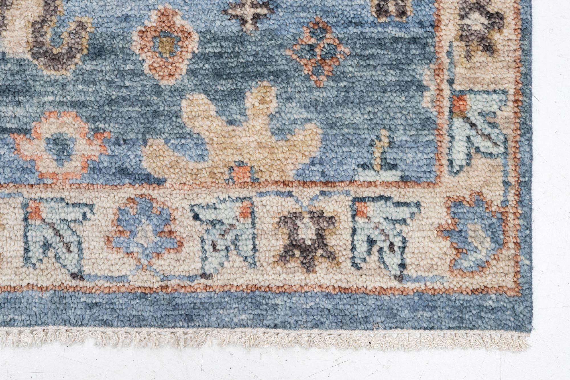 Carpet, Agra, approx. 362 x 264 cm.