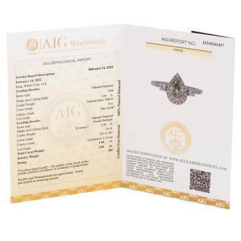 14K white gold and 1,04 ct pear shaped diamond ring. With AIG certificate.