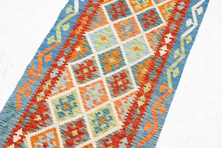 A kelim runner, approx. 483 x 84 cm.
