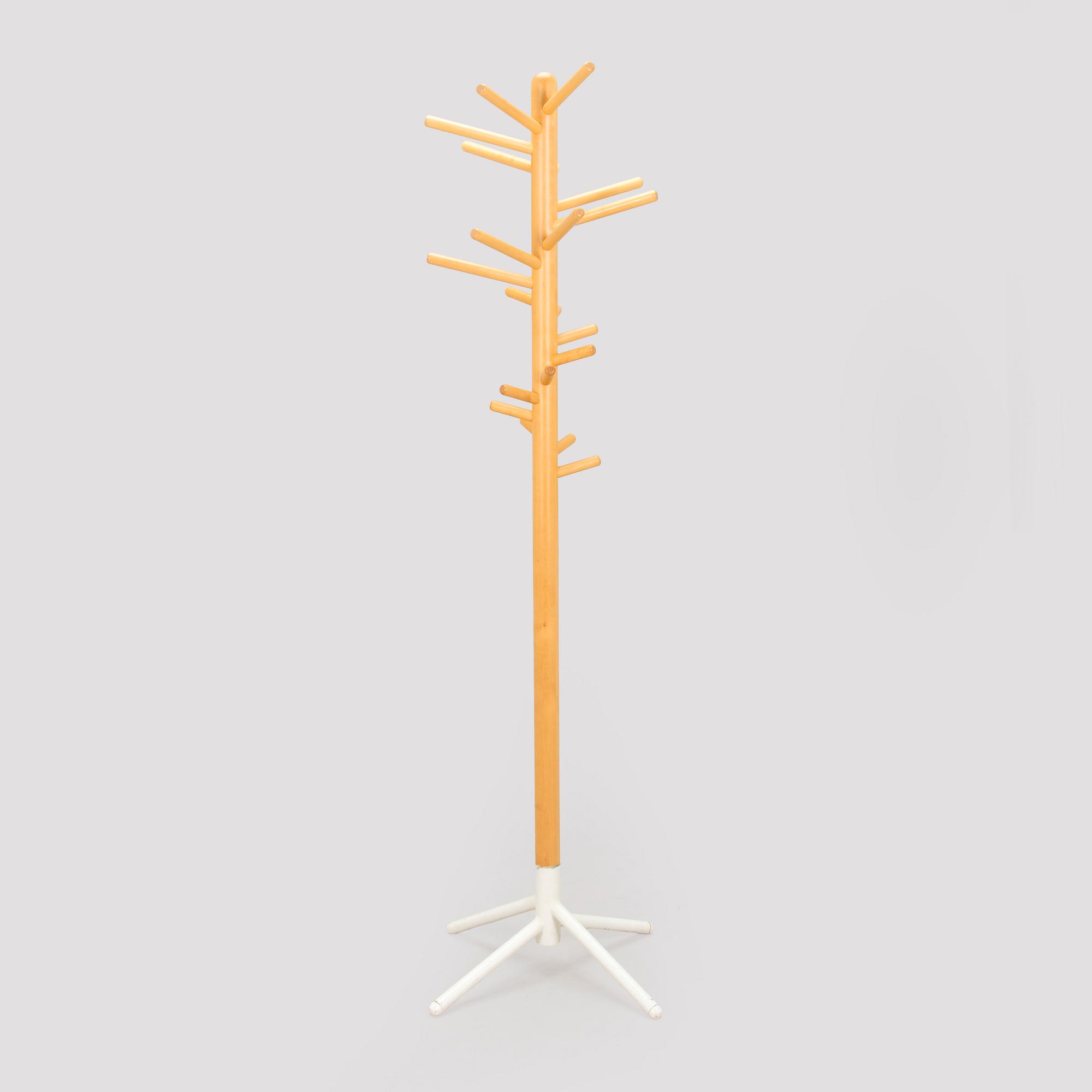 Anna-Maija Jaatinen, vaatenaulakko, "Clothes Tree", Artek. Malli muotoiltu 1964.