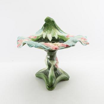 Goblet on foot Jugend early 20th century majolica.