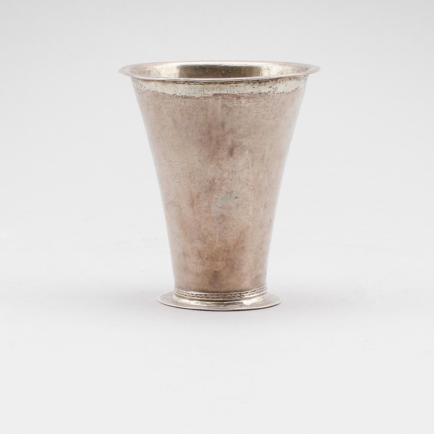 BÄGARE, silver, möjligen Johan Bergman, Luleå 1788-1838. Vikt 40 gram.