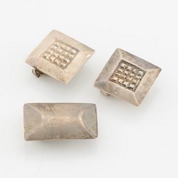 Lars Arby, two pairs of cufflinks, two brooches and three earrings, silver.