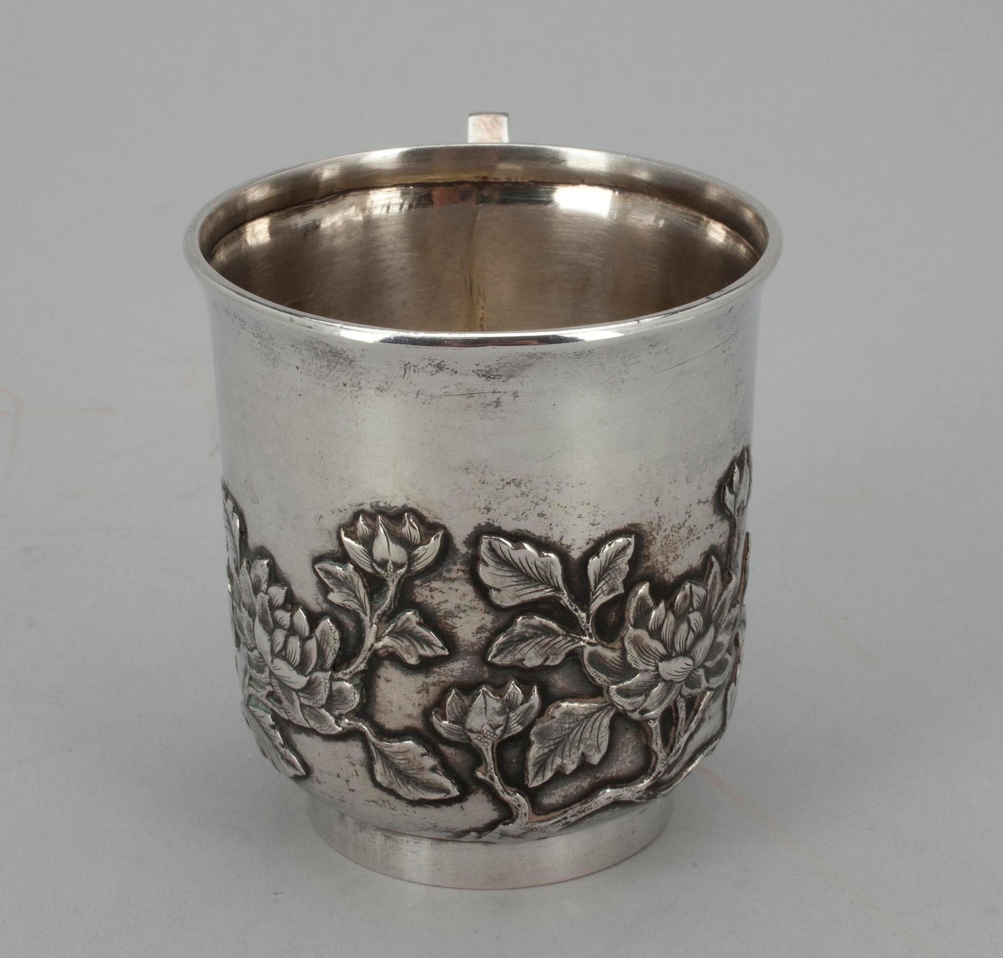 MUGG, silver, Kina. Finska importstämplar, Koruteollisuus Tillander, Helsingfors 1970. Vikt ca 147 g.