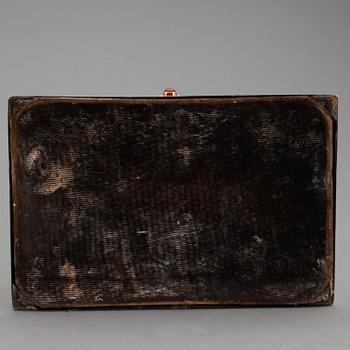 CIGARRSKRIN, silver, GAB, Stockholm, 1910. Vikt ca 1311 gram.