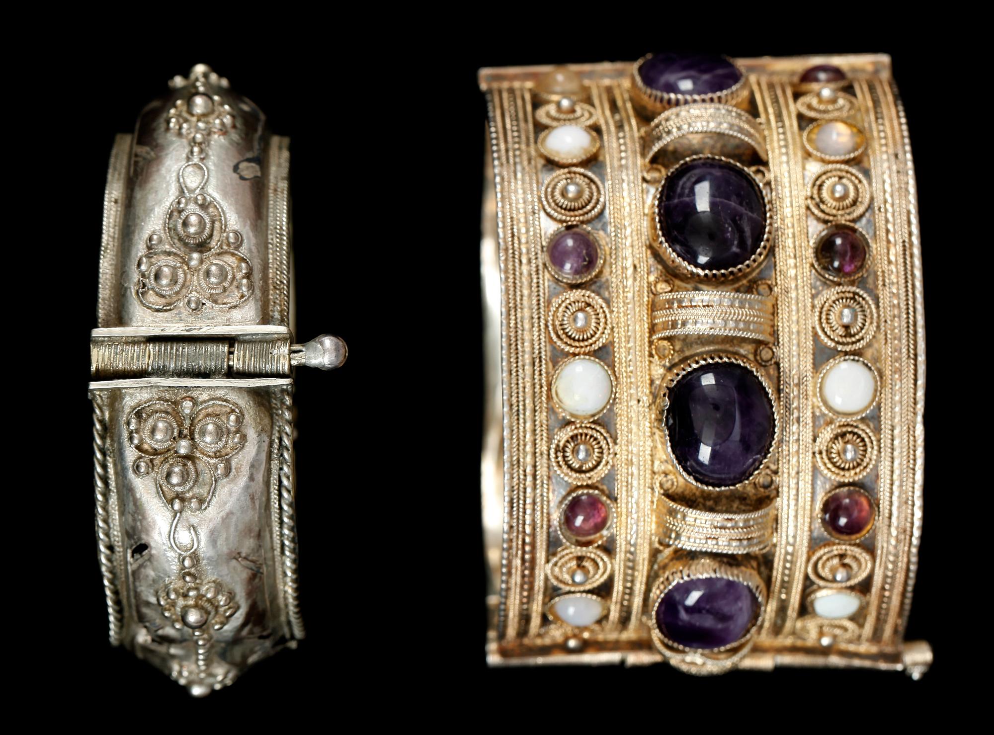 ARMRINGAR, 4+3st, mestadels silver samt ametister. Vikt (4st) 279g.