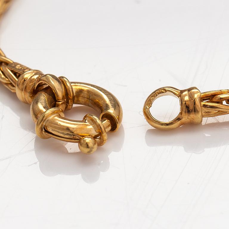 A 14K gold necklace. UNoaerre.