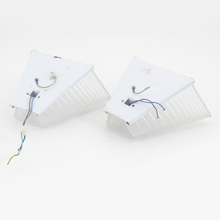 Angelo Mangiarotti, a pair of 'Pergamo 30' wall lights, Artemide, Italy.