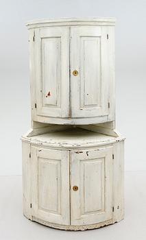 HÖRNSKÅP, 1700-/1800-tal.