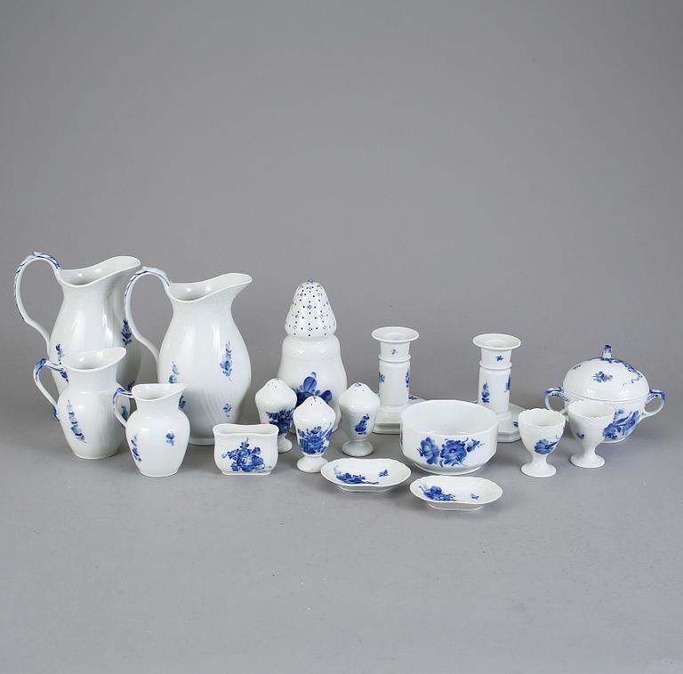 MATSERVIS, 125 delar, porslin, "Blå Blomst", Royal Copenhagen.