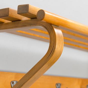 Alvar Aalto, hatthylla/ klädhängare för O.Y. Huonekalu-ja Rakennustyötehdas A.B, 1900-talets mitt.