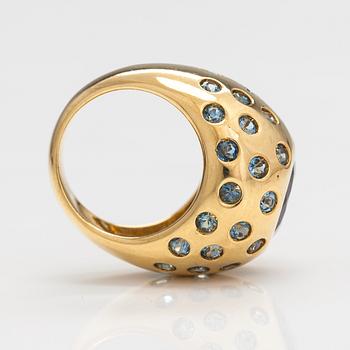 Ring, 18K guld, kordierit och akvamariner. Italien.