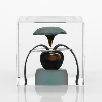 Oiva Toikka, vuosikuutio, signeerattu Oiva Toikka, Nuutajärvi 1977, numeroitu 662/2000.